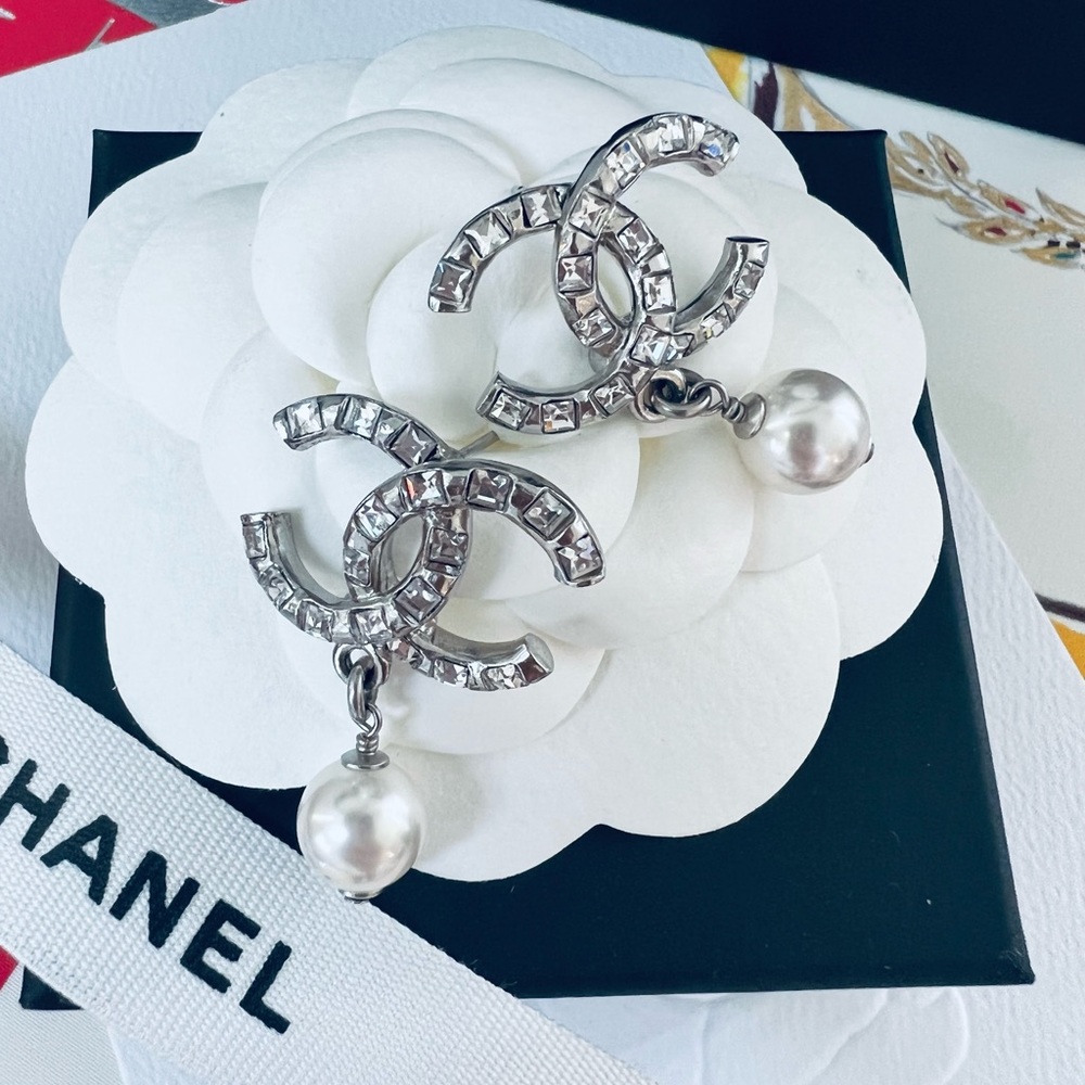 Chanel CC Crystal & Pearl drop Silver Earrings 2022 new w/ tags